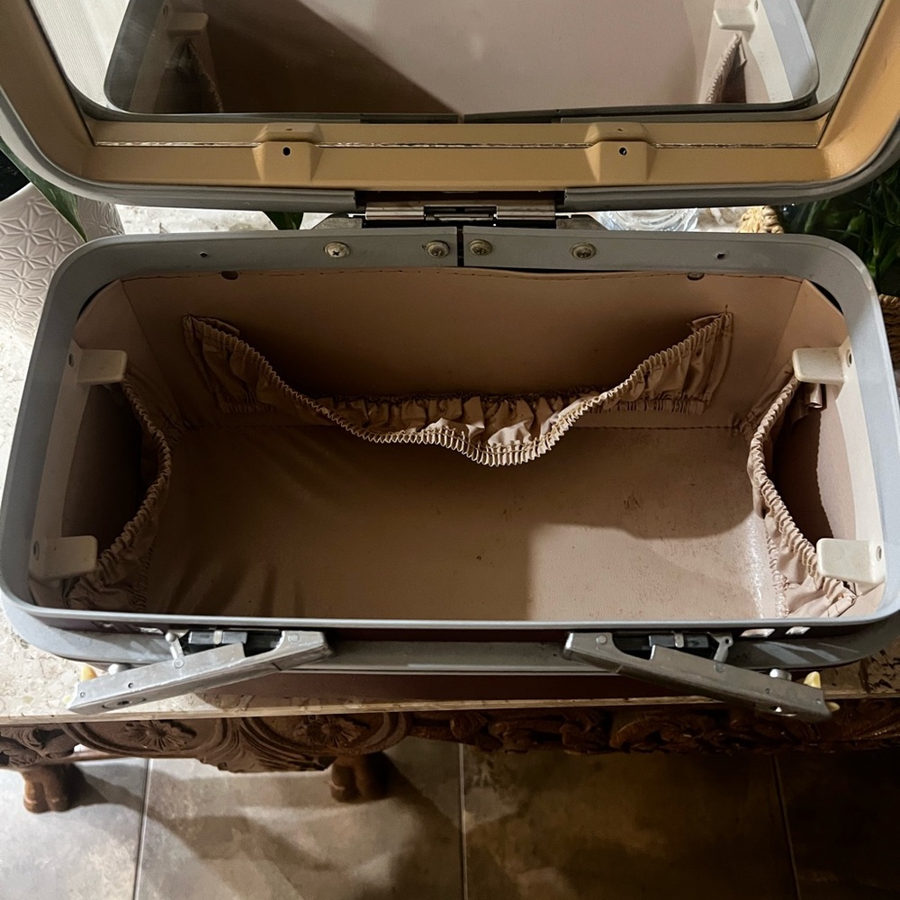 Samsonite Traincase - Picture 2 of 6